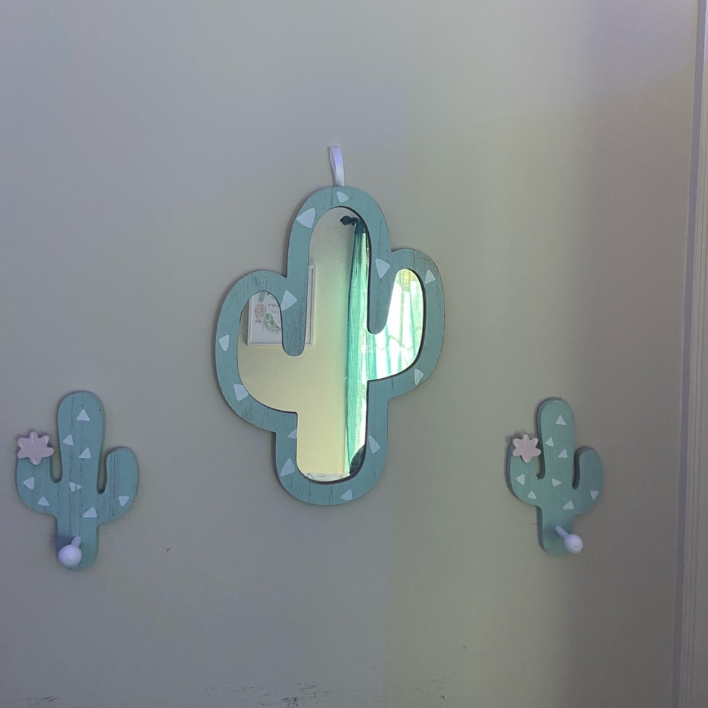 Cactus wall decor for a bedroom.  Includes the mirror  and two hooks.